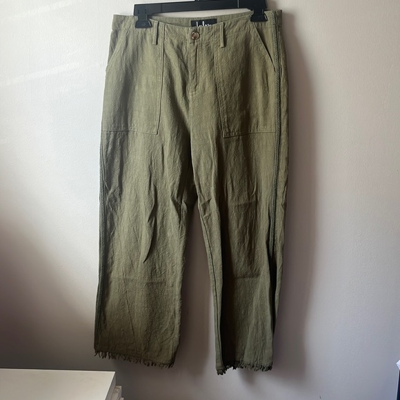 Olive green high waisted cropped pants - Picture 2 of 3